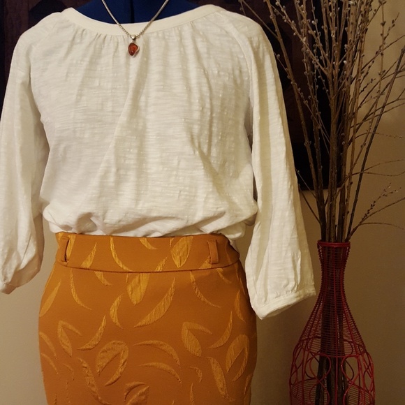 Gorgeous Long Textured Skirt - Picture 4 of 9